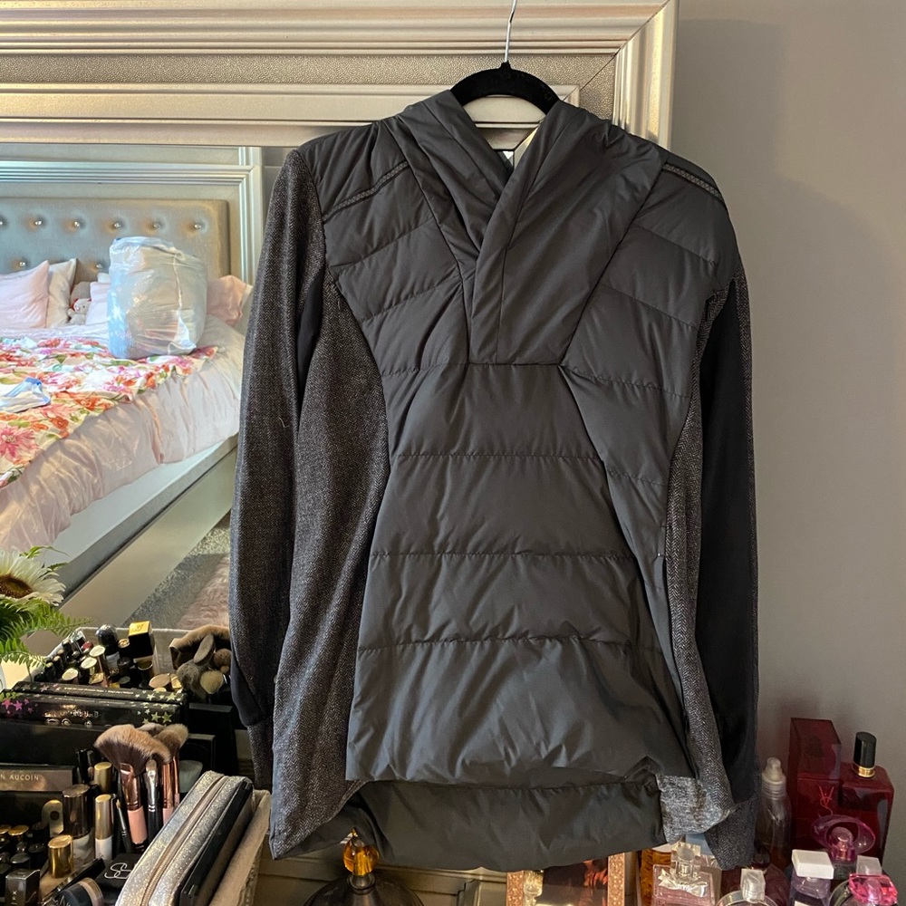 lululemon gray pullover hoodie or jacket size XL